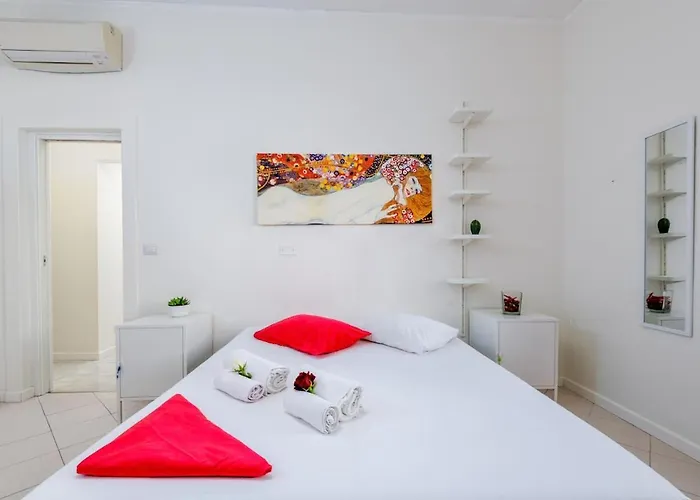 Domus Aurea3 Flat A Stone's Throw From Colosseum Apartment