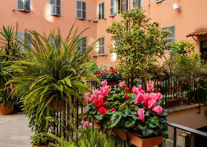 Apartment Domus Aurea3 Flat A Stone's Throw From Colosseum Rom