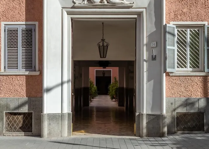 Apartment Domus Aurea3 Flat A Stone's Throw From Colosseum Rom